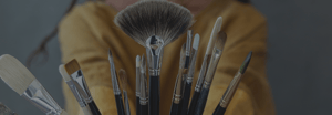 elli-brushes-bg